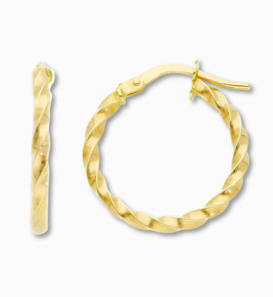 Gedraaide vlechtcreolen 17 mm 14k goud, productfoto voor- en zijaanzicht op witte achtergrond