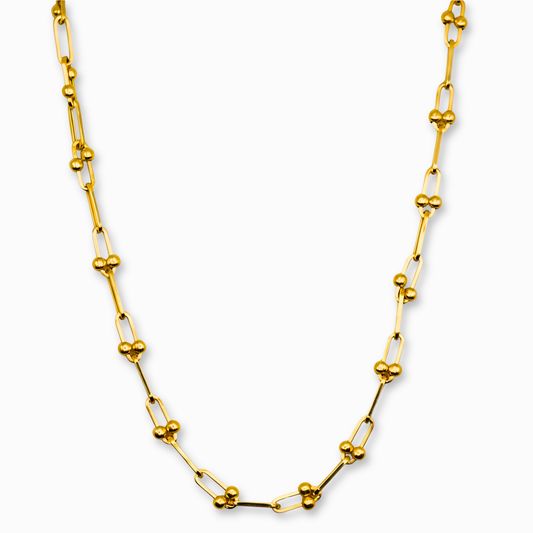 Bolletjes schakelketting 5 mm 14k goud, hangend op witte achtergrond