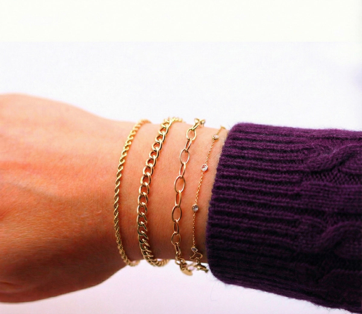 Rope armband 2,75 mm 14k goud, gedragen in een armbandenset om de pols