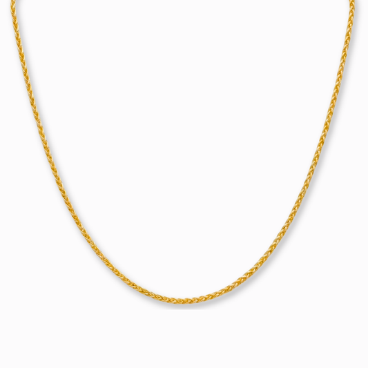 Vossenstaart ketting 2 mm 14k goud, hangend op witte achtergrond