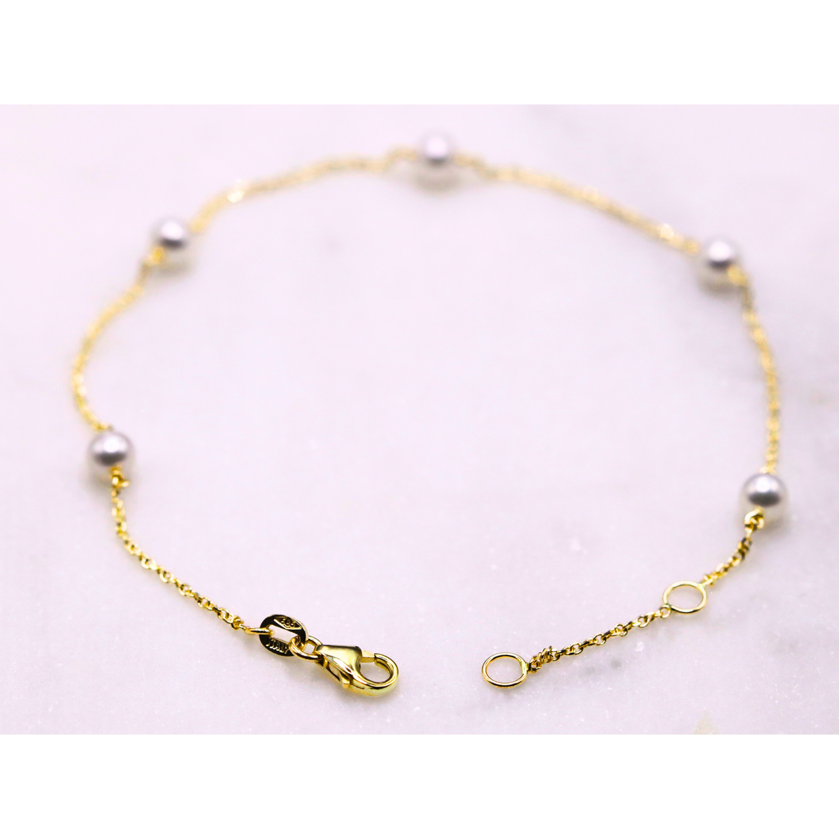 Parel armband fijne 4 mm parels 14k goud, opengelegd met zichtbare sluiting