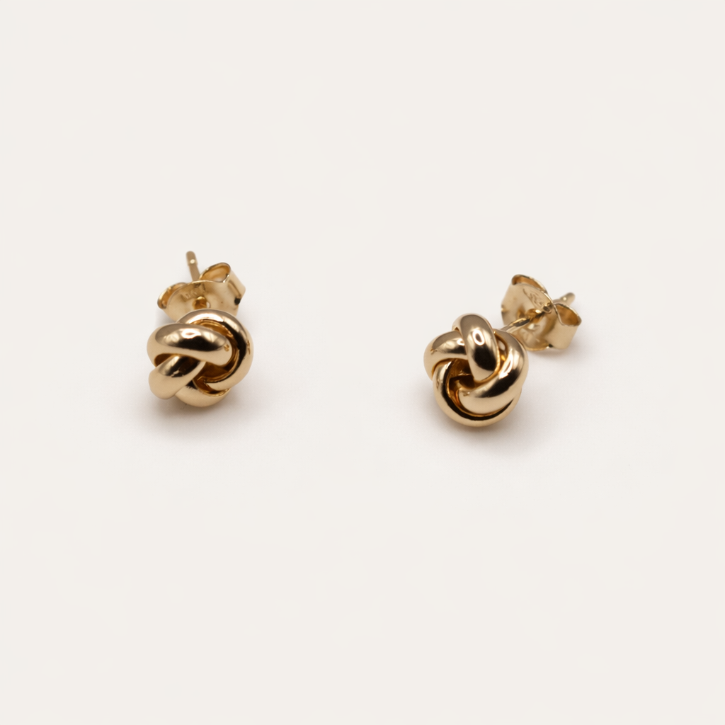 Knoop oorsteker 8 mm 14k goud, paar op natuursteen