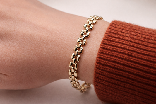 Panter armband 8,5 mm 14k goud, gedragen om de pols