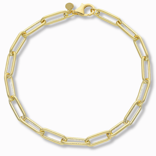 Paperclip armband 5 mm 14k goud, productfoto in lus, sluiting bovenaan
