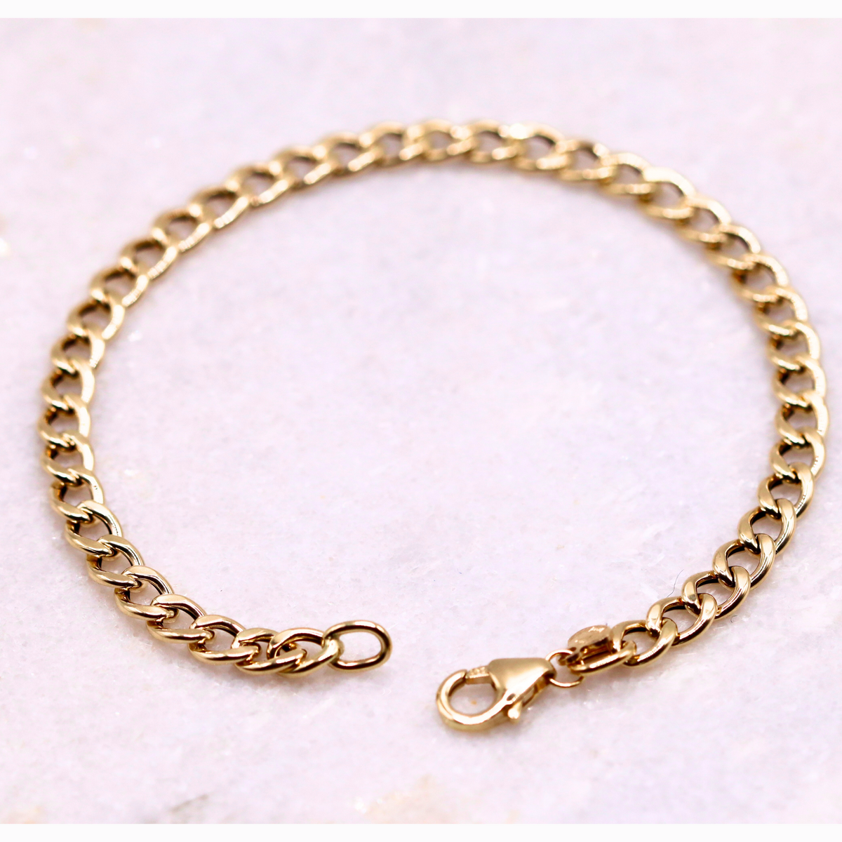 Gourmet armband 4,75 mm 14k goud, opengelegd met zichtbare sluiting