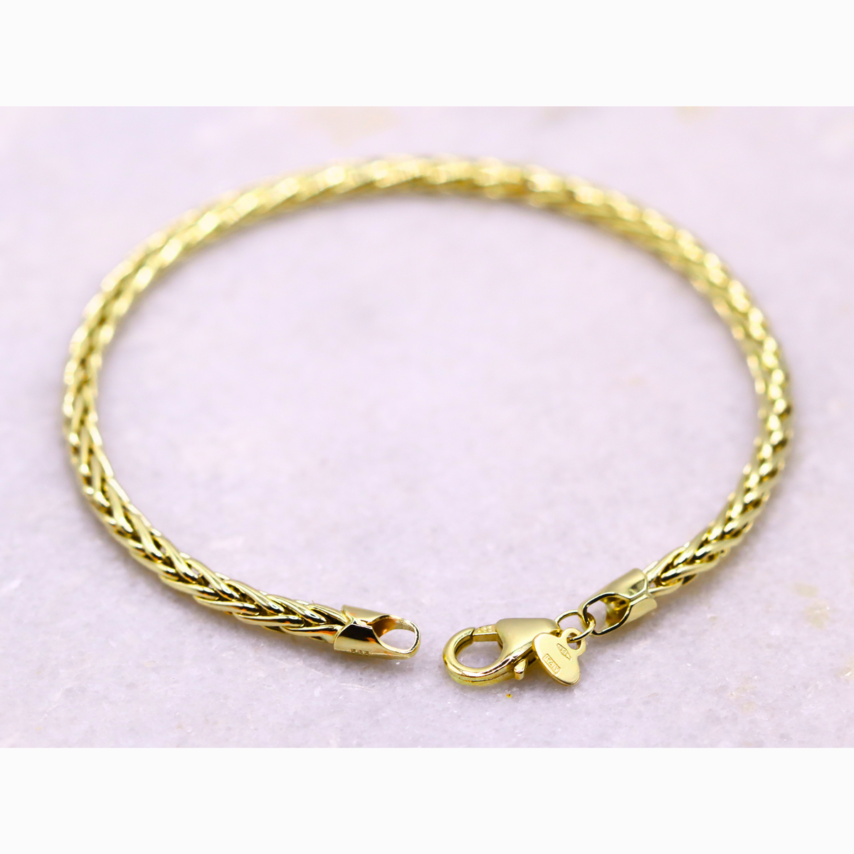 Gevlochten Vossenstaart armband 3 mm 14k goud, opengelegd in lus op natuursteen