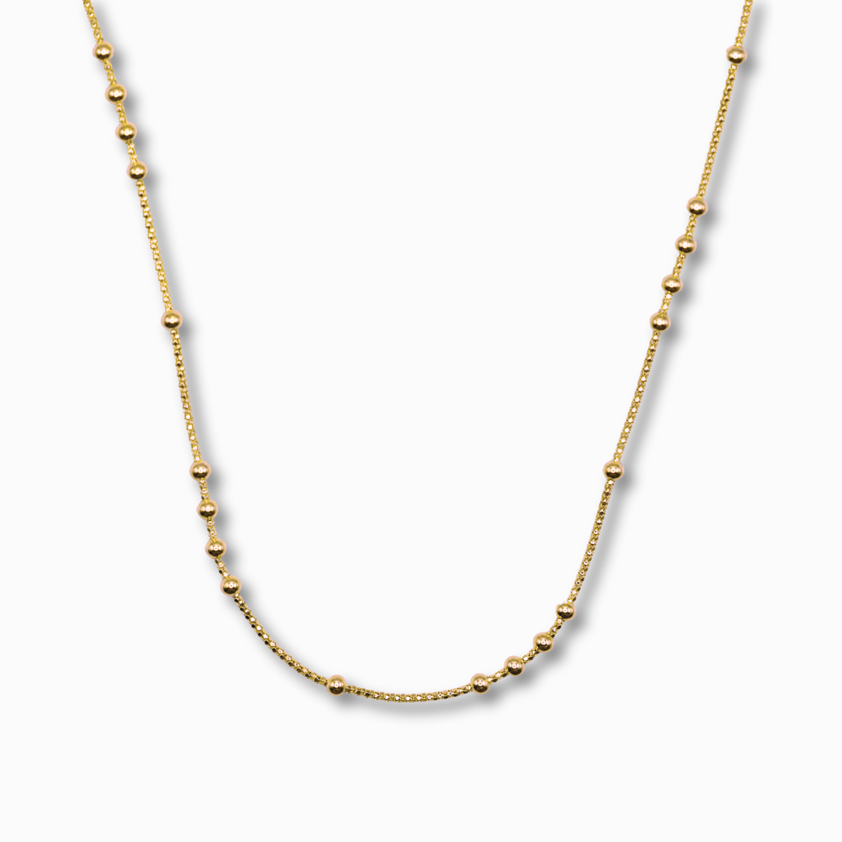 Bolletjes station ketting 3 mm 14k goud, hangend op witte achtergrond