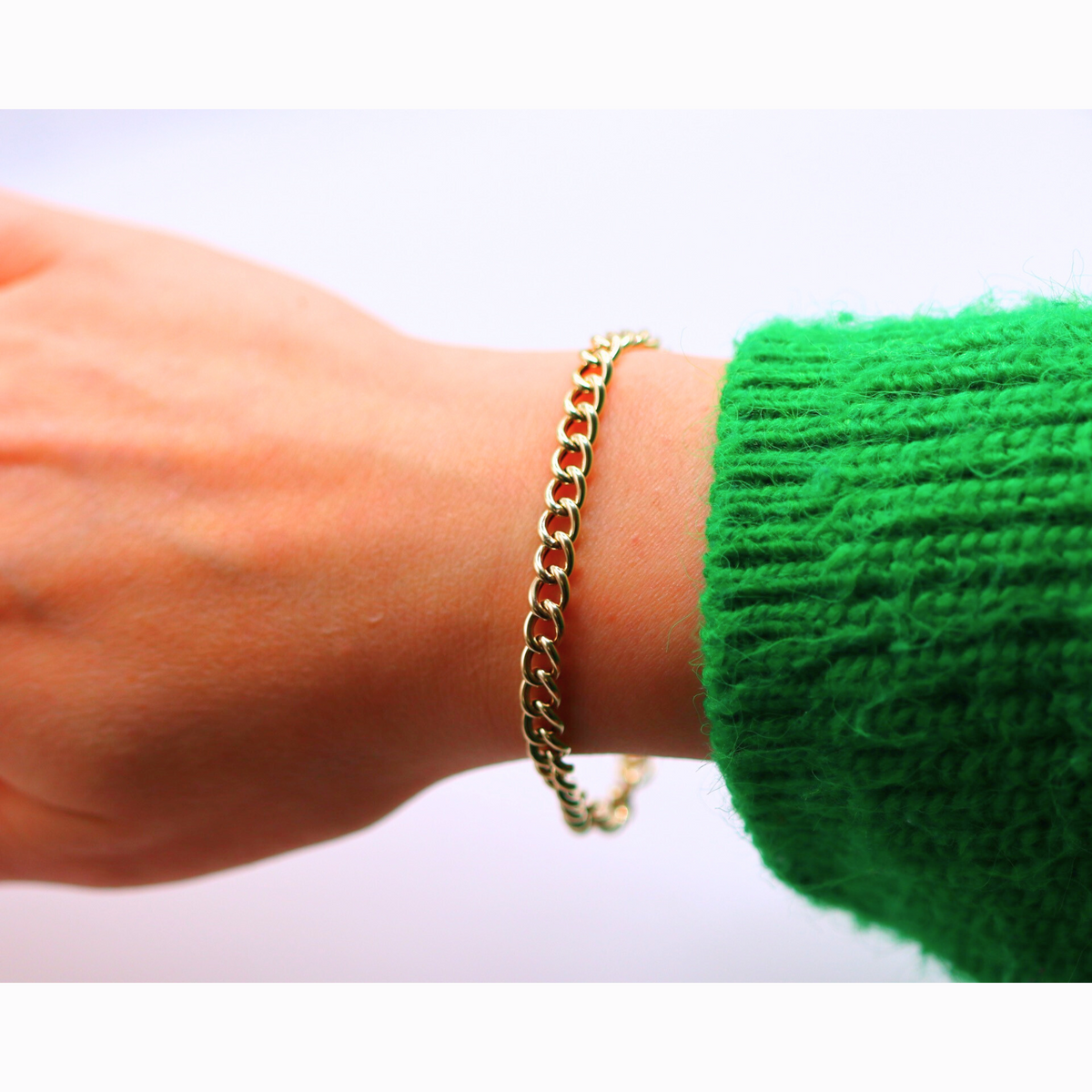 Gourmet armband statement 5,75 mm 14k goud, gedragen om de pols