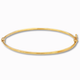 Bangle armband 1,8 mm 14k goud, productfoto op witte achtergrond met scharniersluiting