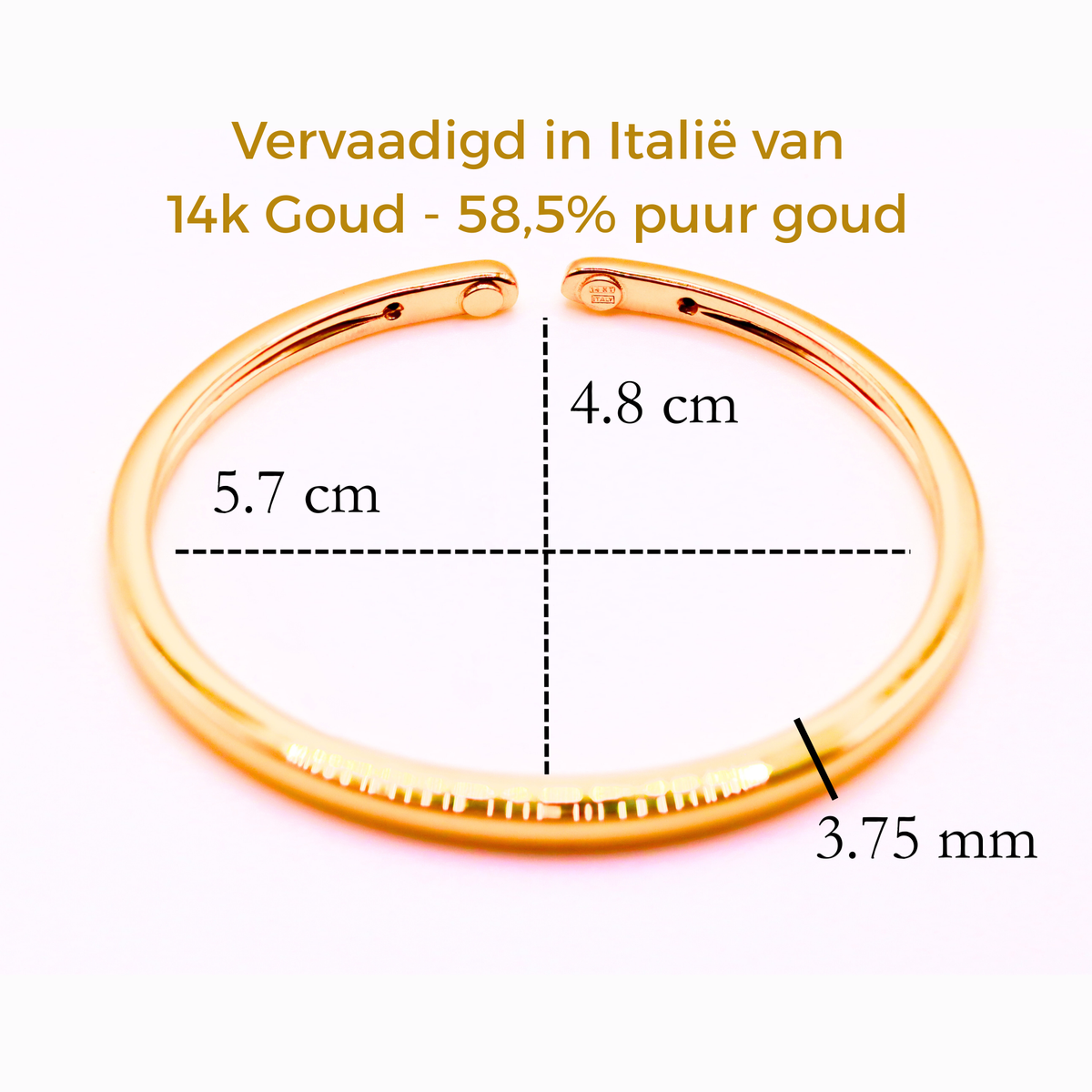 Open bangle 3,75 mm 14k goud, maatvoering 5,7 x 4,8 cm en dikte 3,75 mm