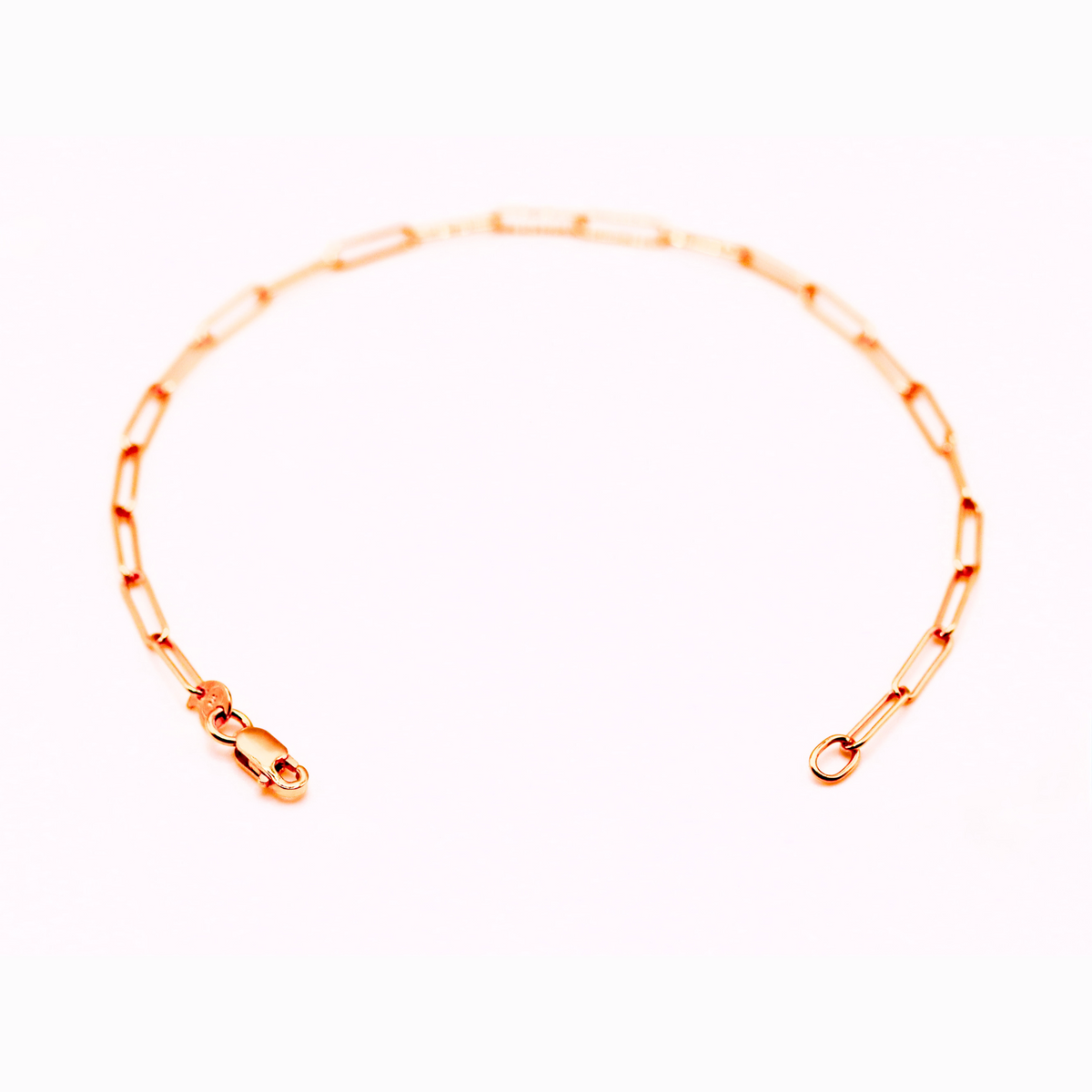 Paperclip armband 2,5 mm 9k goud, opengelegd met zichtbare sluiting
