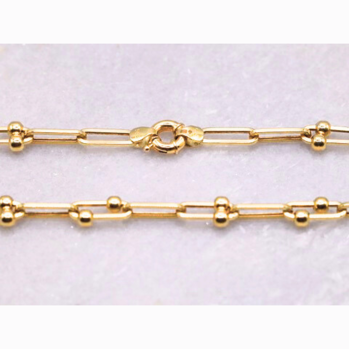 Bolletjes schakelketting 5 mm 14k goud, detail van de sluiting