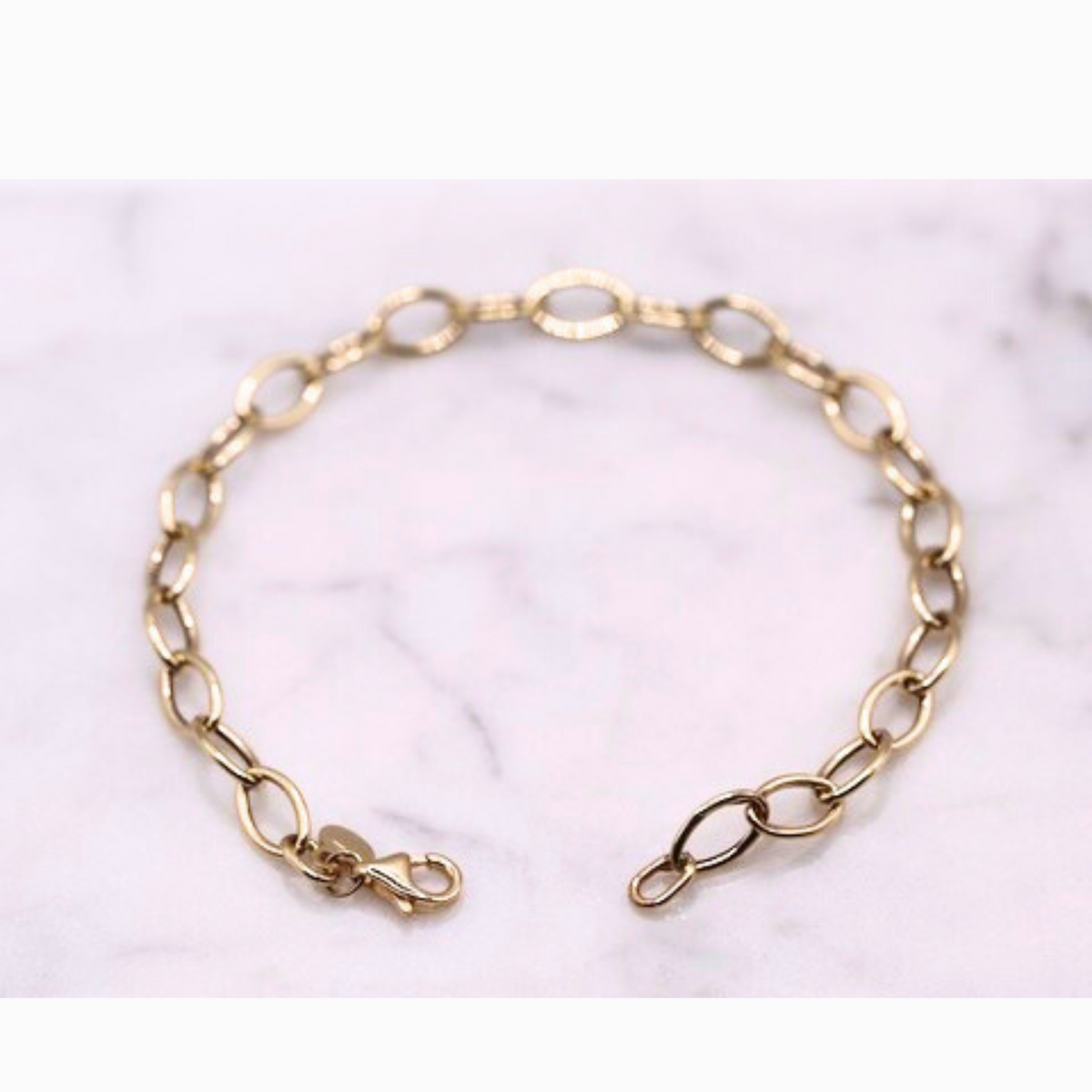 Ovale schakelarmband 5,5 mm 14k goud, opengelegd met zichtbare sluiting