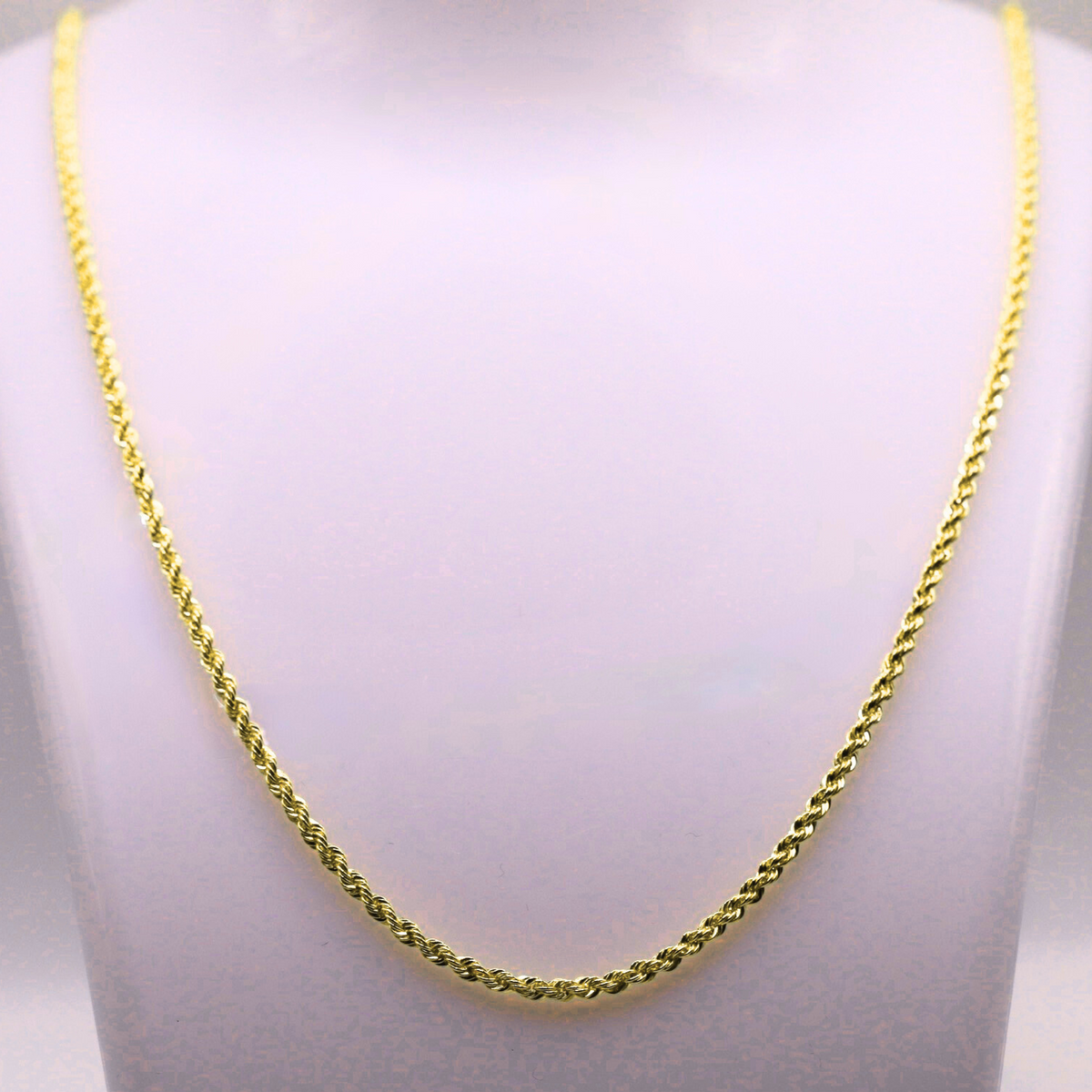 Rope Ketting 2,5 mm 14k goud op een sieradenbuste